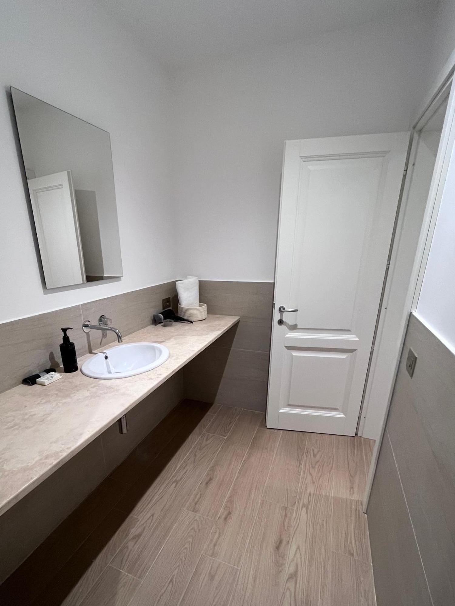 Realty Company Crescenzi Apartment